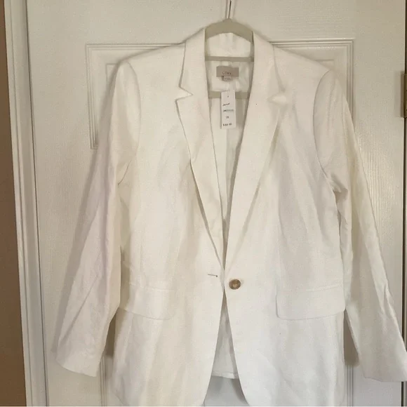 LinenWhite Blazer Brand New. 70% cotton 28% linen 2% spandex. Machine washable - Picture 1 of 4